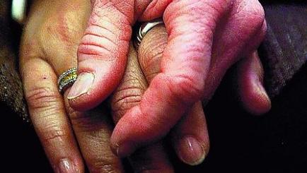 Arizona court: Same-sex spouse has parental rights over ex-wife's biological child